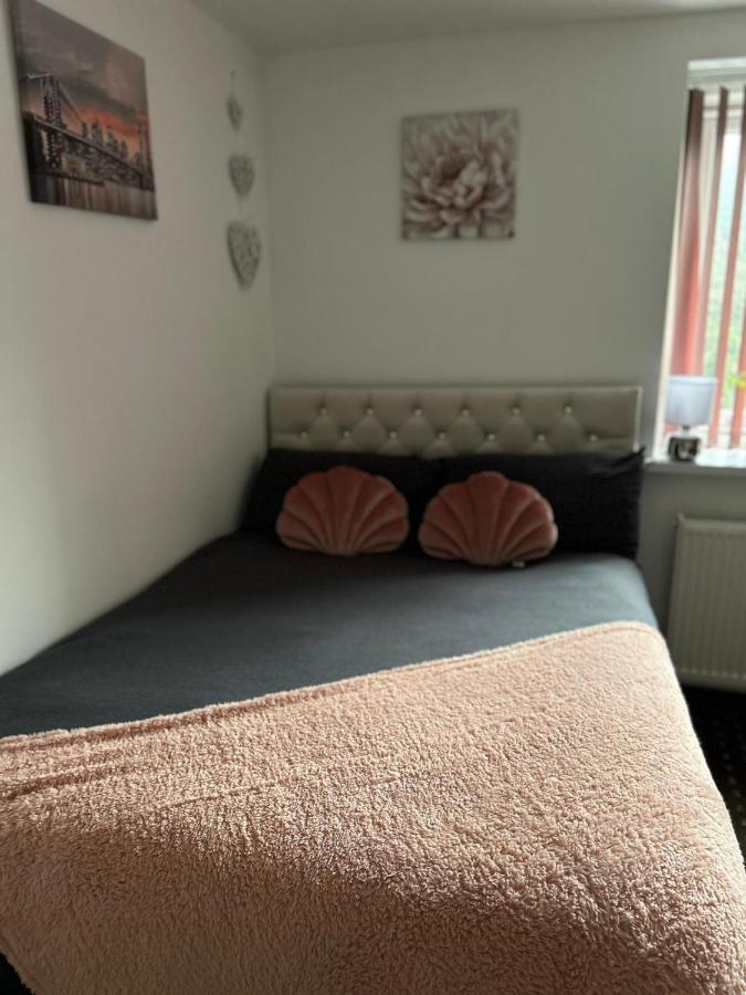 Bv Cozy Deighton Studio With Free Parking - Budget-Friendly Stay Huddersfield Eksteriør bilde