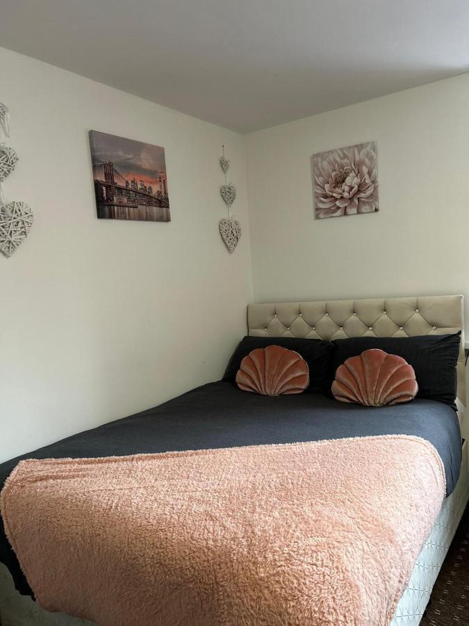 Bv Cozy Deighton Studio With Free Parking - Budget-Friendly Stay Huddersfield Eksteriør bilde