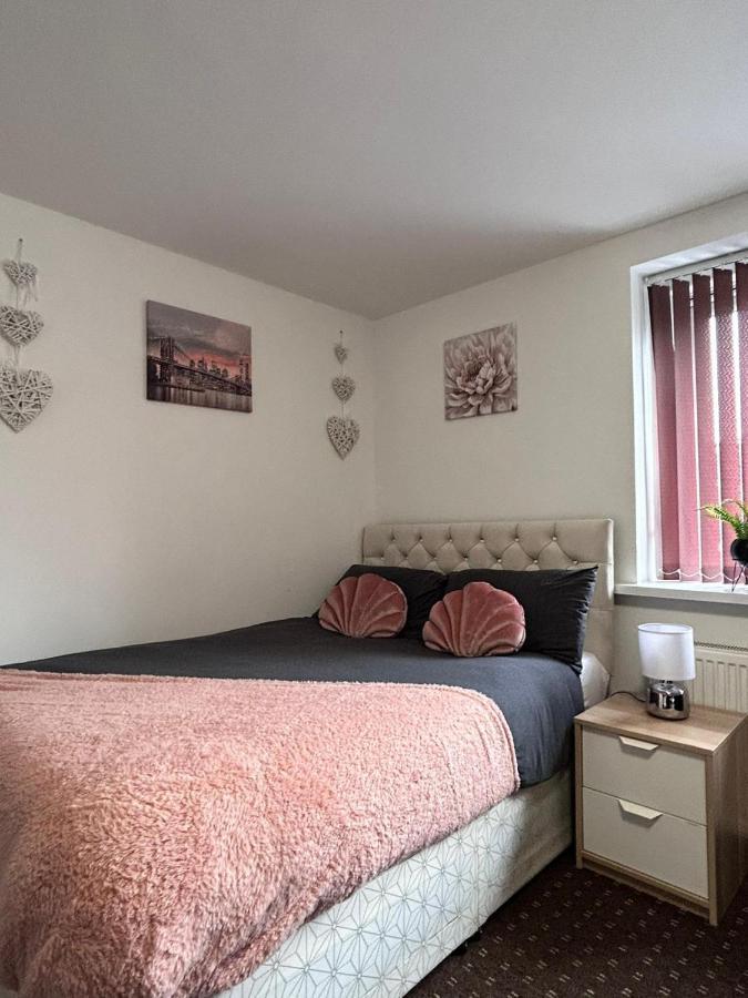 Bv Cozy Deighton Studio With Free Parking - Budget-Friendly Stay Huddersfield Eksteriør bilde